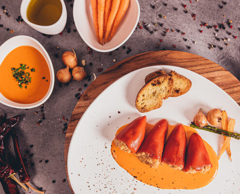 pimiento relleno carne_flatlay-LUKAN GOURMET