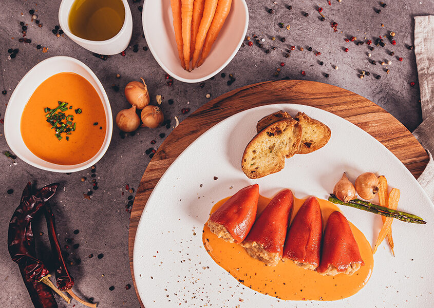 pimiento relleno carne_flatlay-LUKAN GOURMET